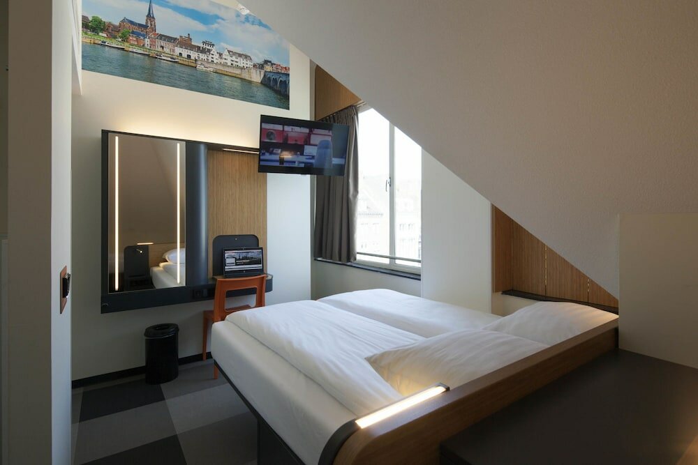 Фото EasyHotel Maastricht City Centre