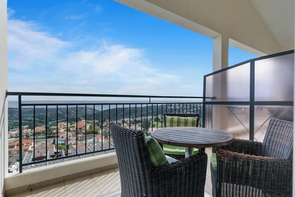 Фото Hill View Restaurant & Apartments