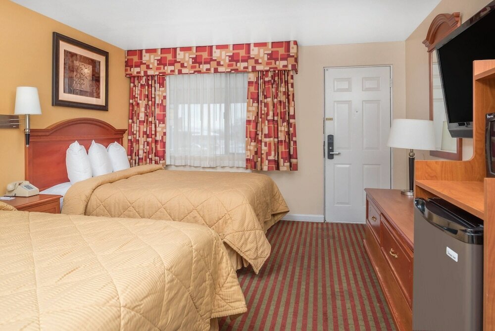 Фото Travelodge by Wyndham Klamath Falls
