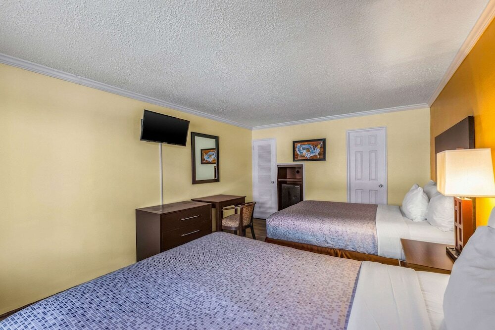 Фото Econo Lodge Beach and Boardwalk