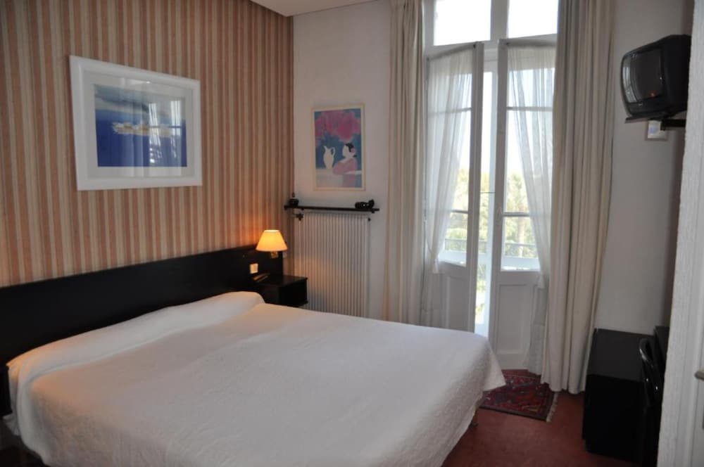 Фото Hotel des Mimosas