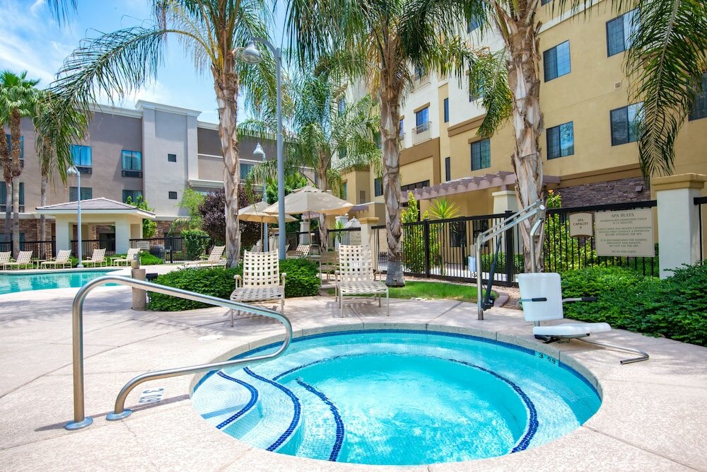 Фото Holiday Inn Express & Suites Phoenix - Glendale Sports Dist, an Ihg Hotel