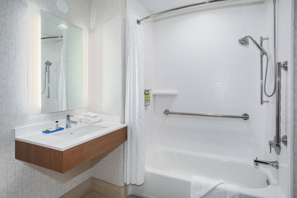 Фото Holiday Inn Express & Suites Phoenix - Glendale Sports Dist, an Ihg Hotel