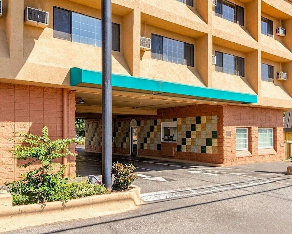 Фото Auburn House Hotel