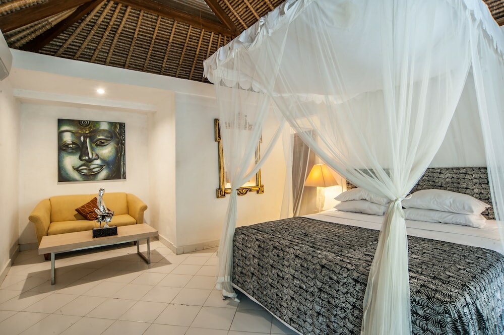 Фото Bali Mystique Hotel and Apartments