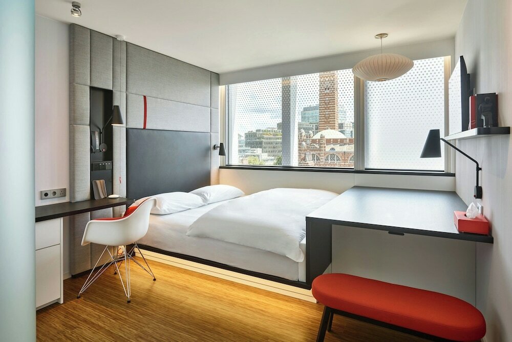 Фото CitizenM London Victoria Station