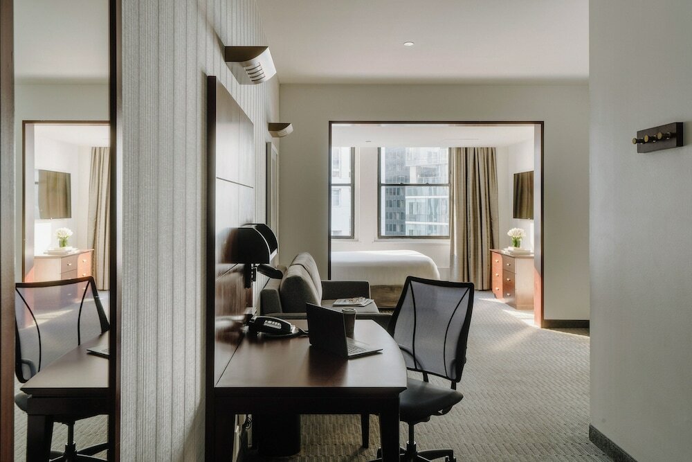 Фото Club Quarters Hotel, Wacker at Michigan, Chicago