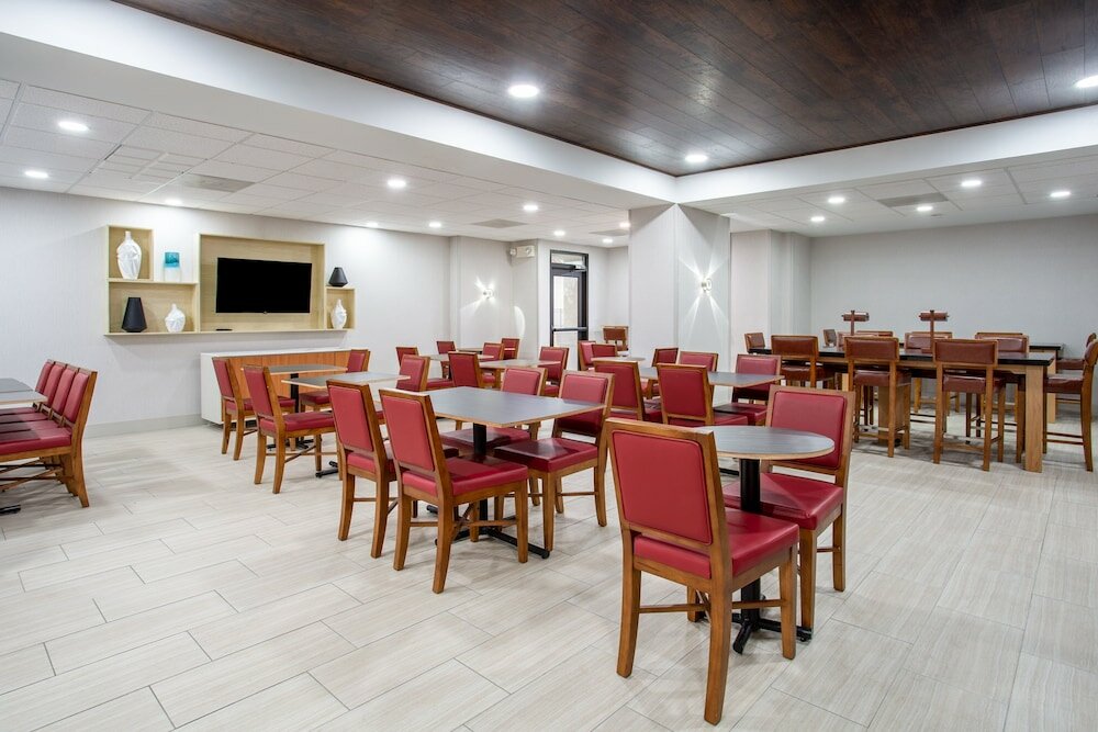 Фото Holiday Inn Express And Suites Fort Wayne