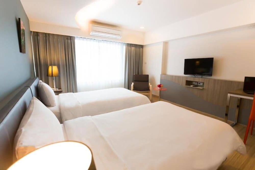 Фото Grand Tower Inn Sathorn Bangkok