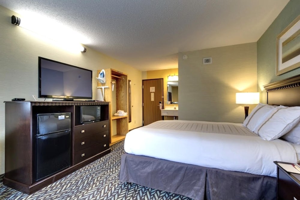 Фото Fireside Inn & Suites