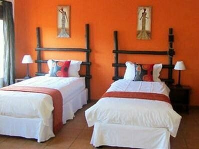 Внешний вид отеля Khashamongo B&b в Сомерсет-Уэсте, фото 2