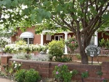Гостиница Rose Garden on Church Bed & Breakfast в Парксе