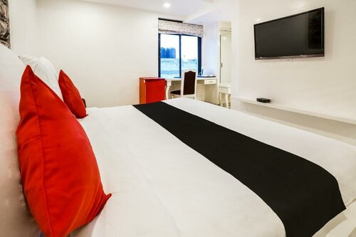 Capital O 48482 Hotel Tribecca Inn