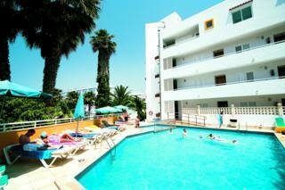 Гостиница Apartmentos Es Cañé в Санта-Эулалия-дель-Рио
