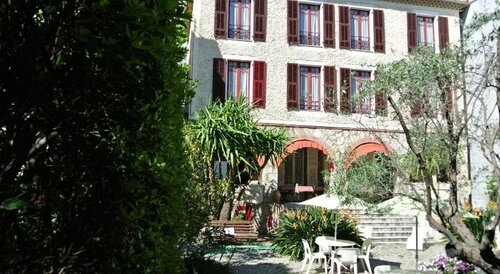 Гостиница Hotel Castel Mistral в Жюане-ле-Пен