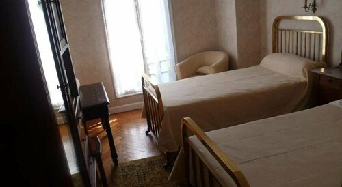 Гостиница Hotel Castel Mistral в Жюане-ле-Пен