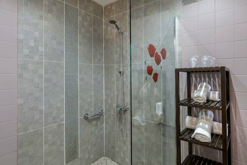 Гостиница Hotel Saint Claude в Пероне