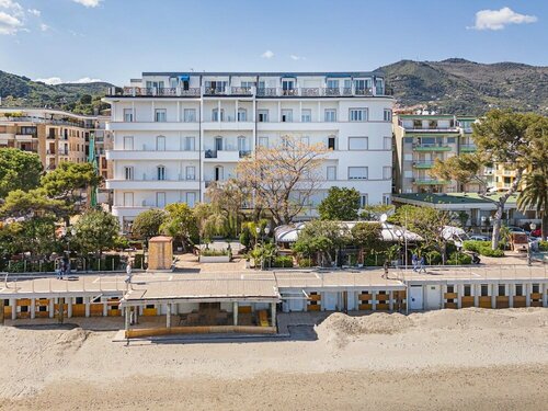 Гостиница Grand Hotel Mediterranee в Андоре