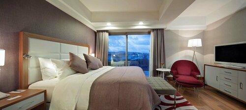 Гостиница DoubleTree by Hilton Hotel Kusadasi в Кушадасы