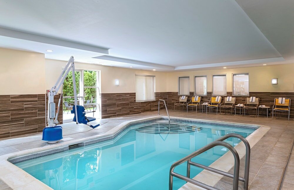 Фото Fairfield Inn by Marriott Medford Long Island