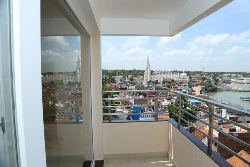 Фото Hotel Maadhini