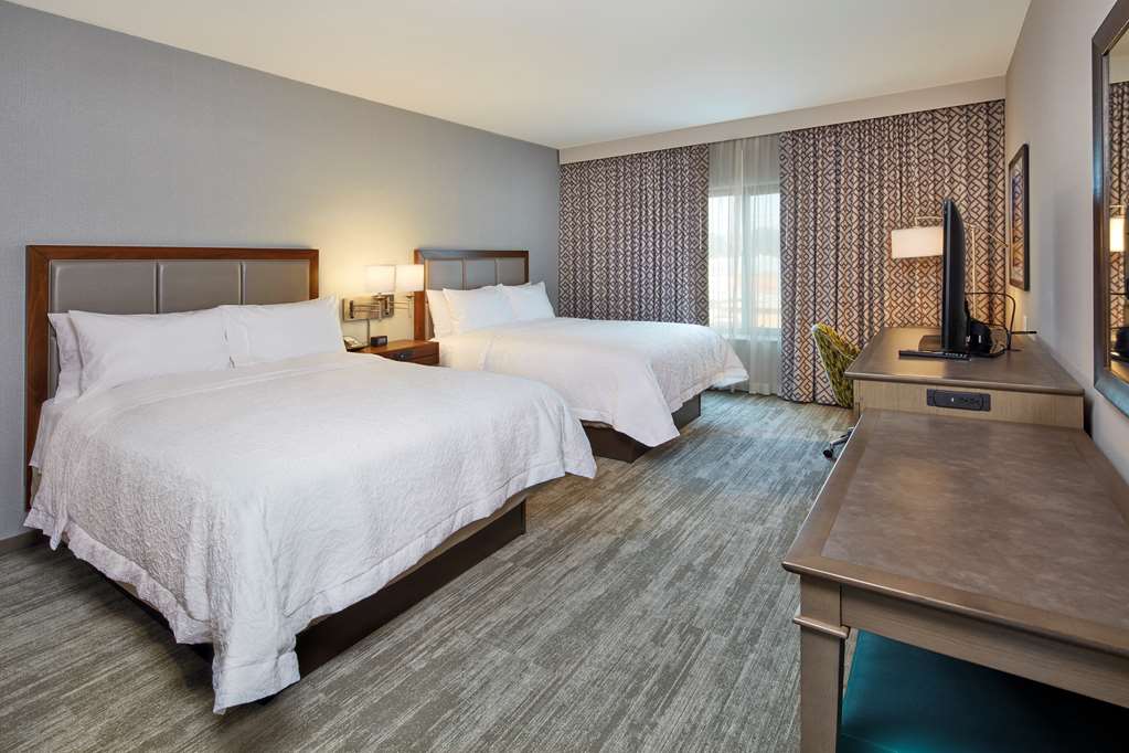 Фото Hampton Inn & Suites Sacramento at Csus