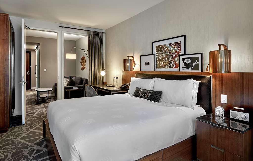 Фото LondonHouse Chicago, Curio Collection by Hilton