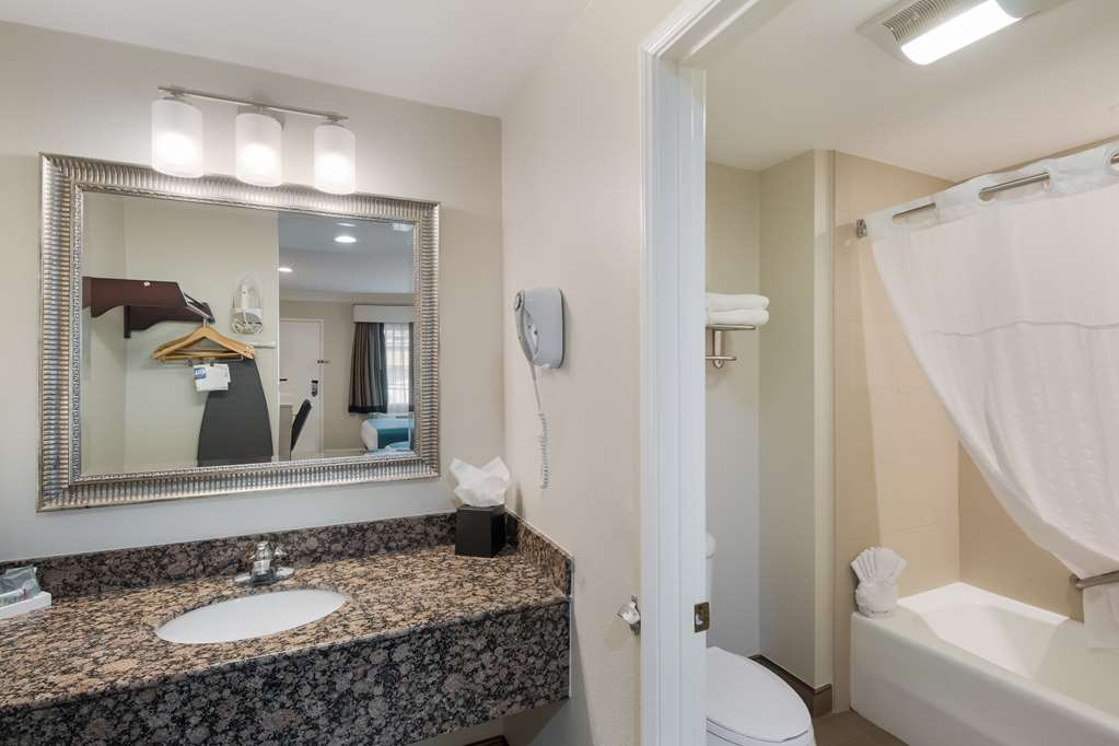 Фото Best Western Woodland Hills Inn