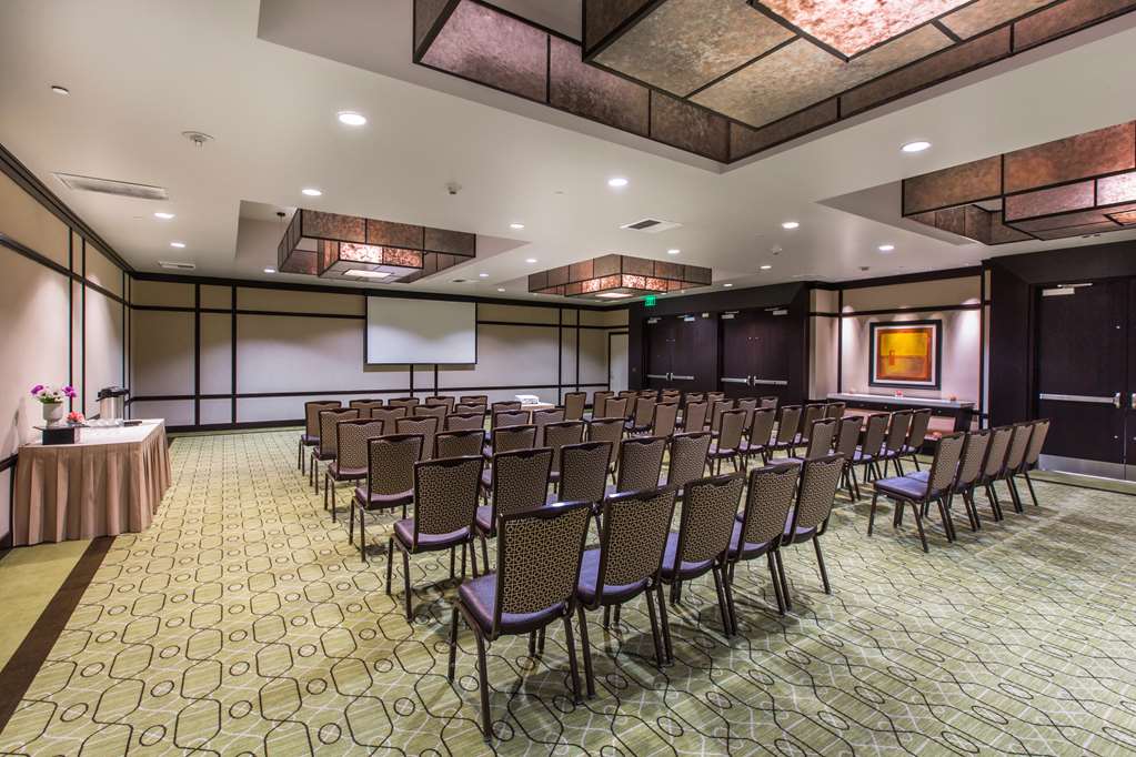 Фото Hilton Irvine Orange County Airport