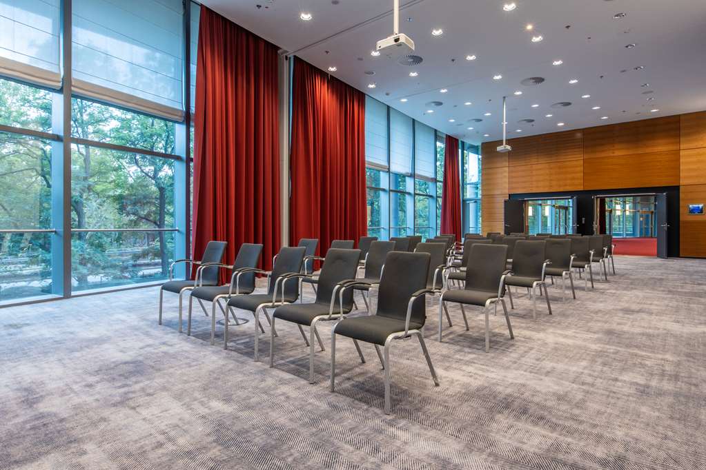 Фото Radisson Blu Hotel, Frankfurt
