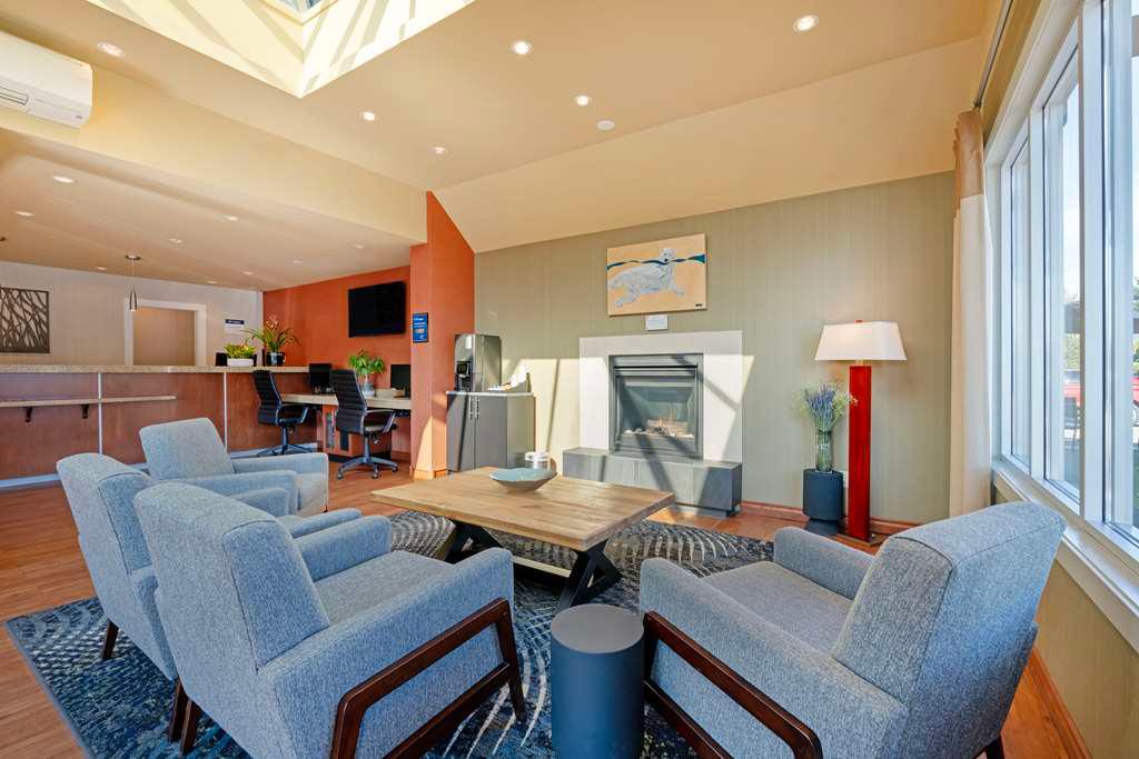 Фото Best Western Plus Emerald Isle Hotel