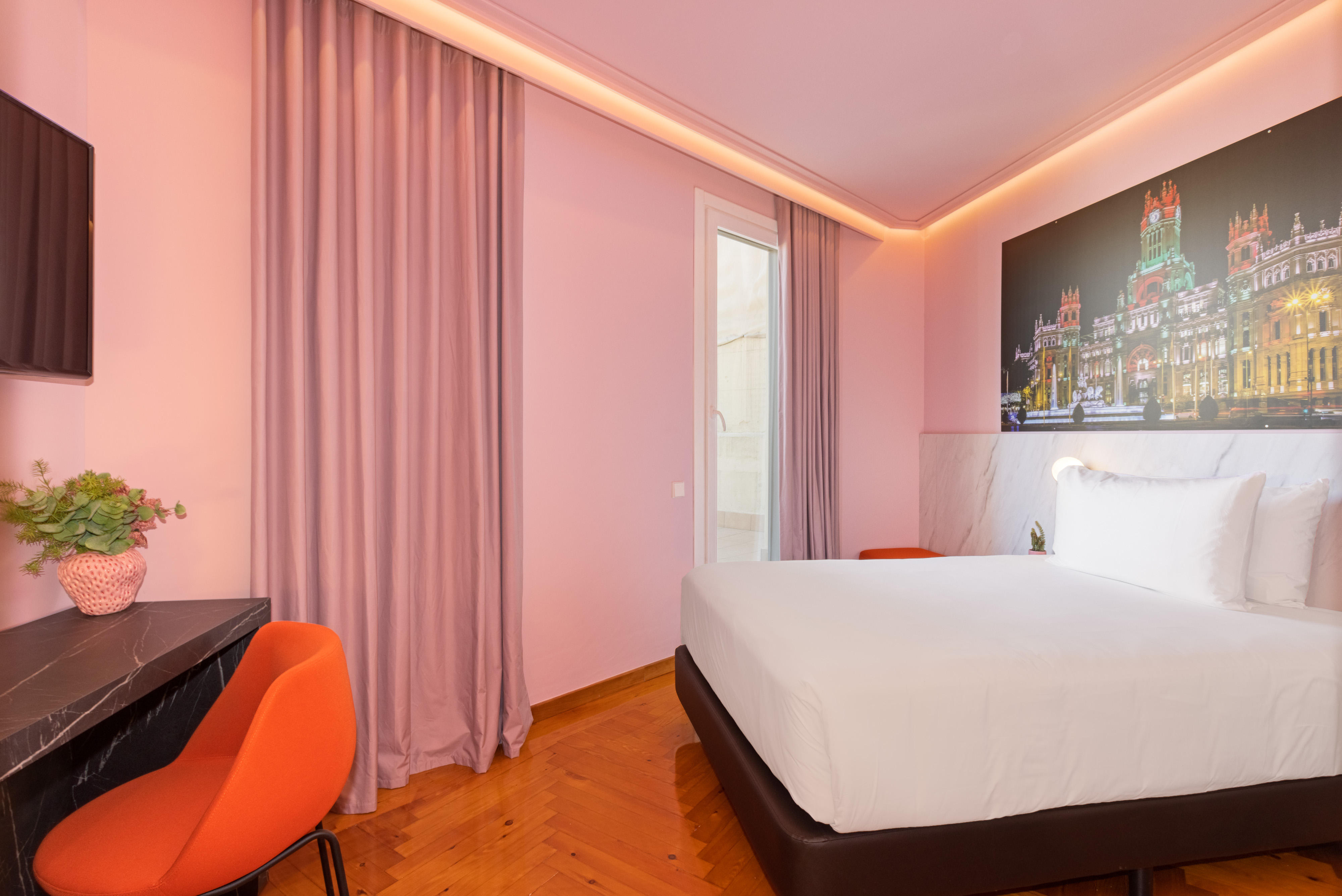 Фото Ikonik Gran VIA