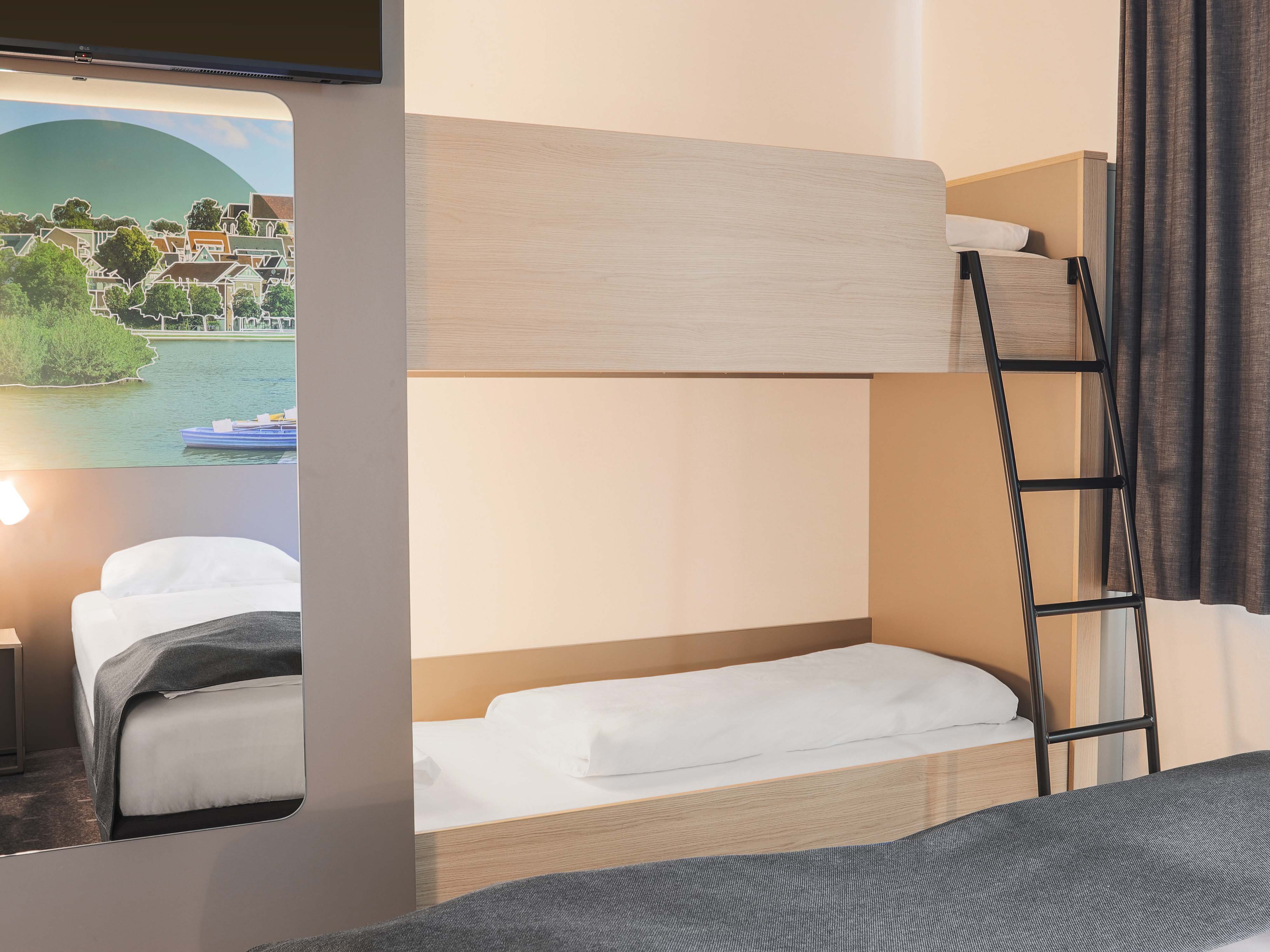 Фото B&b Hotel Böblingen