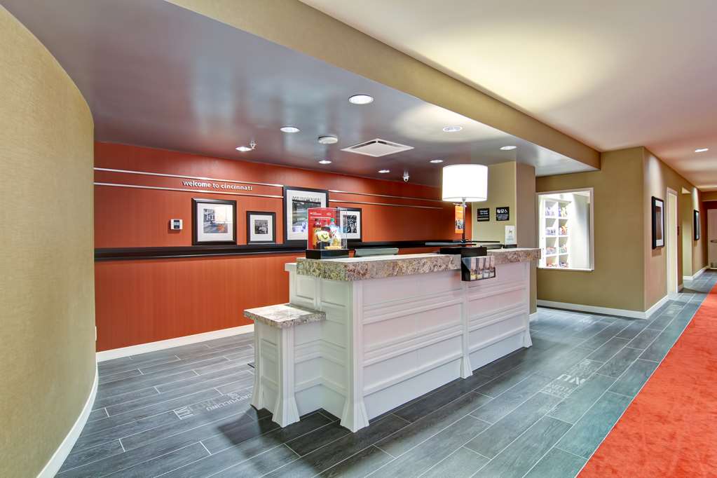 Фото Hampton Inn & Suites Cincinnati-Downtown