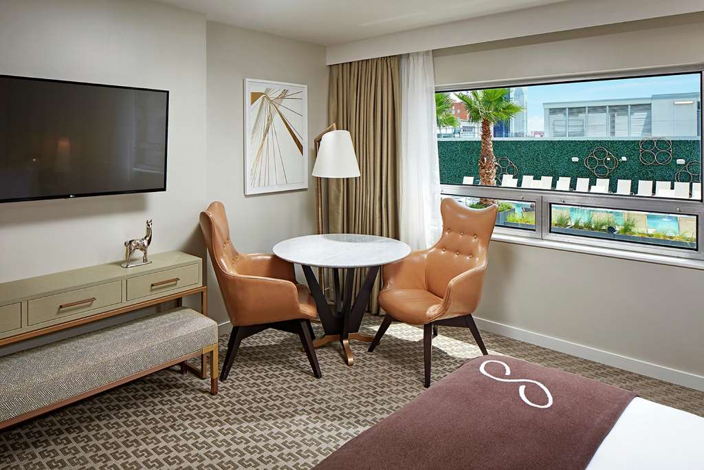 Фото The Statler Dallas Curio Collection by Hilton