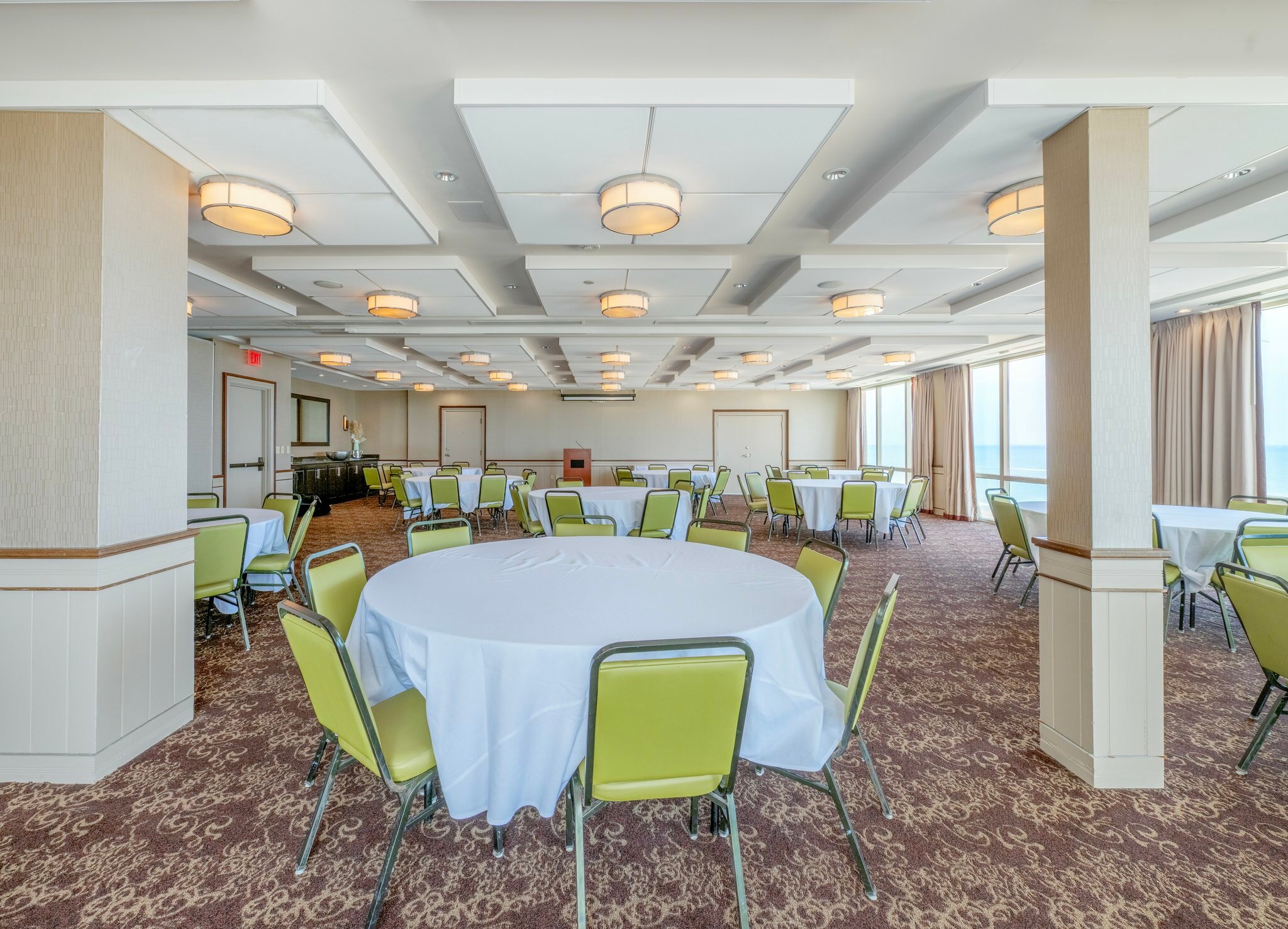 Фото Holiday Inn & Suites Virginia Beach North Beach, an Ihg Hotel