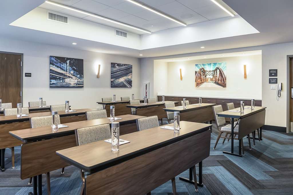 Фото Hampton Inn & Suites Bridgeview Chicago