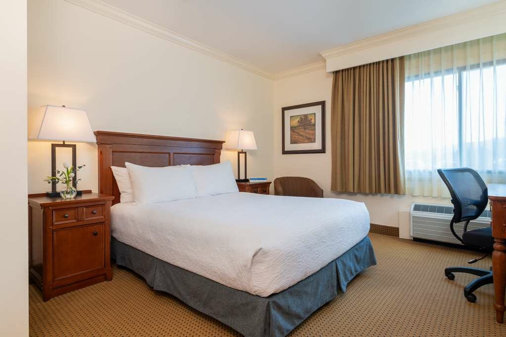 Фото Best Western Plus Waterbury - Stowe