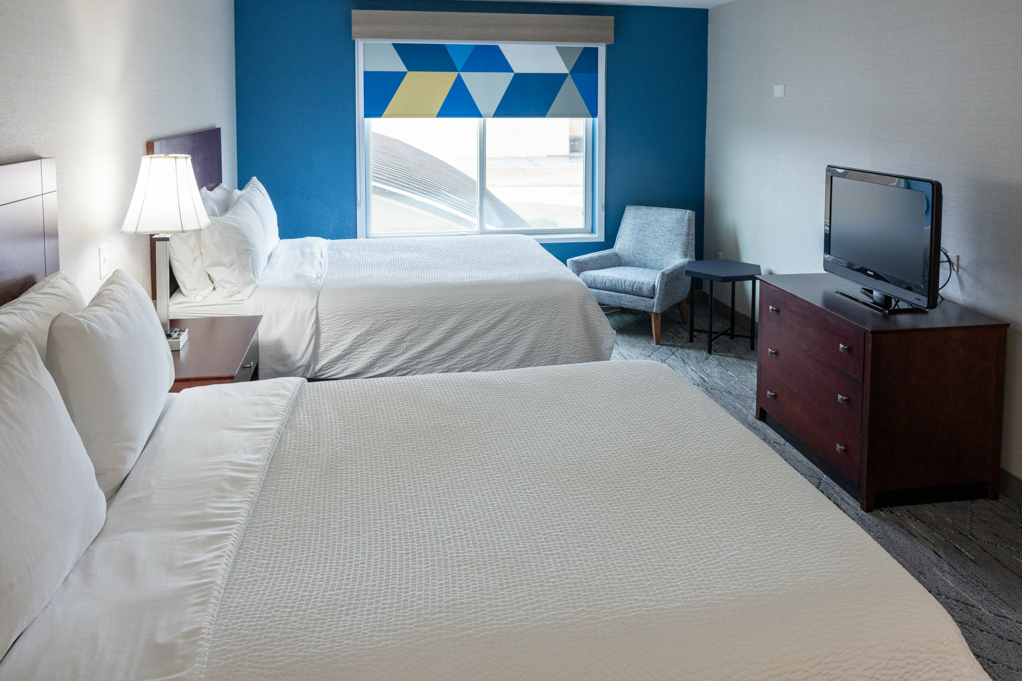 Фото Holiday Inn Express & Suites Wichita Airport, an Ihg Hotel