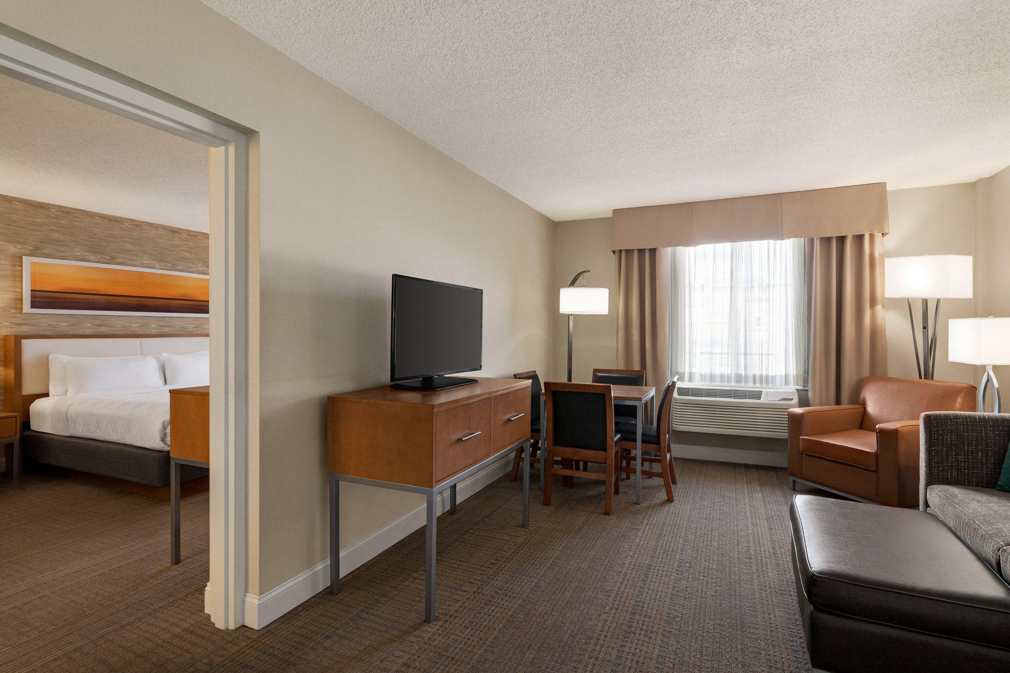 Фото Holiday Inn Saratoga Springs, an Ihg Hotel