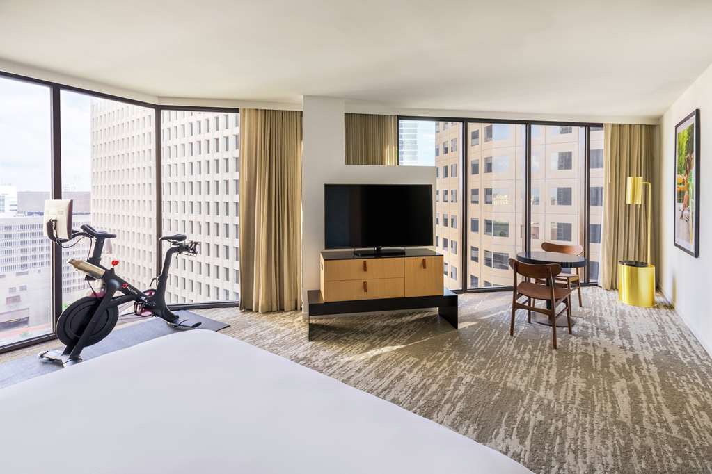 Фото C. Baldwin, Curio Collection by Hilton