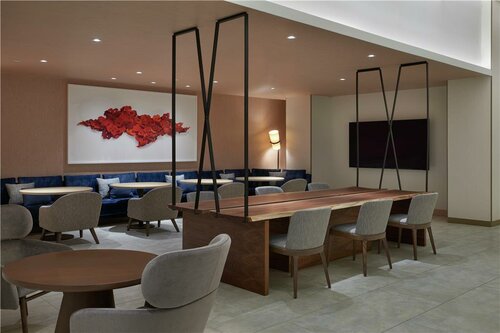 Гостиница Hilton Toronto Airport Hotel & Suites в Миссиссаге