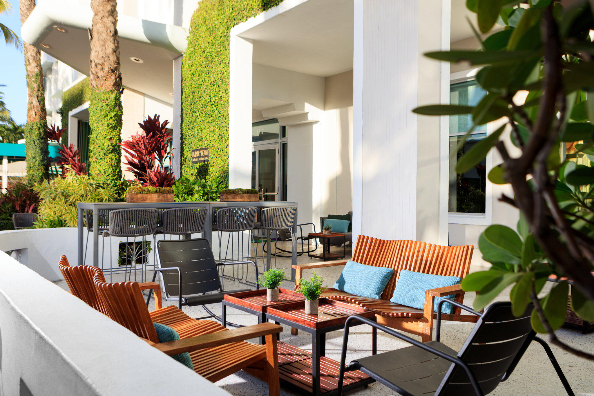 Фото Kimpton Surfcomber Hotel, an Ihg Hotel