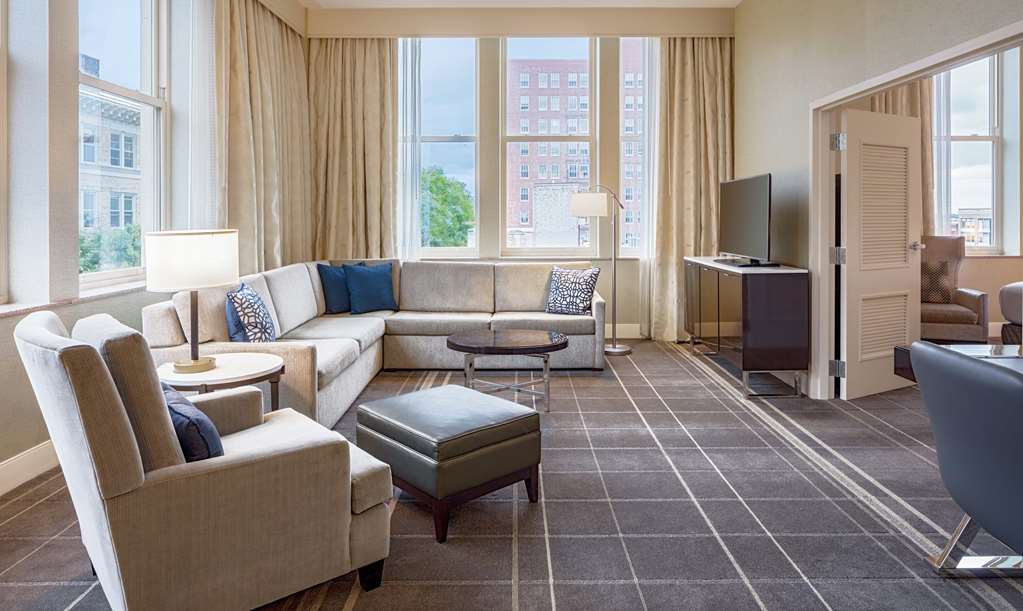 Фото Hilton Richmond Downtown
