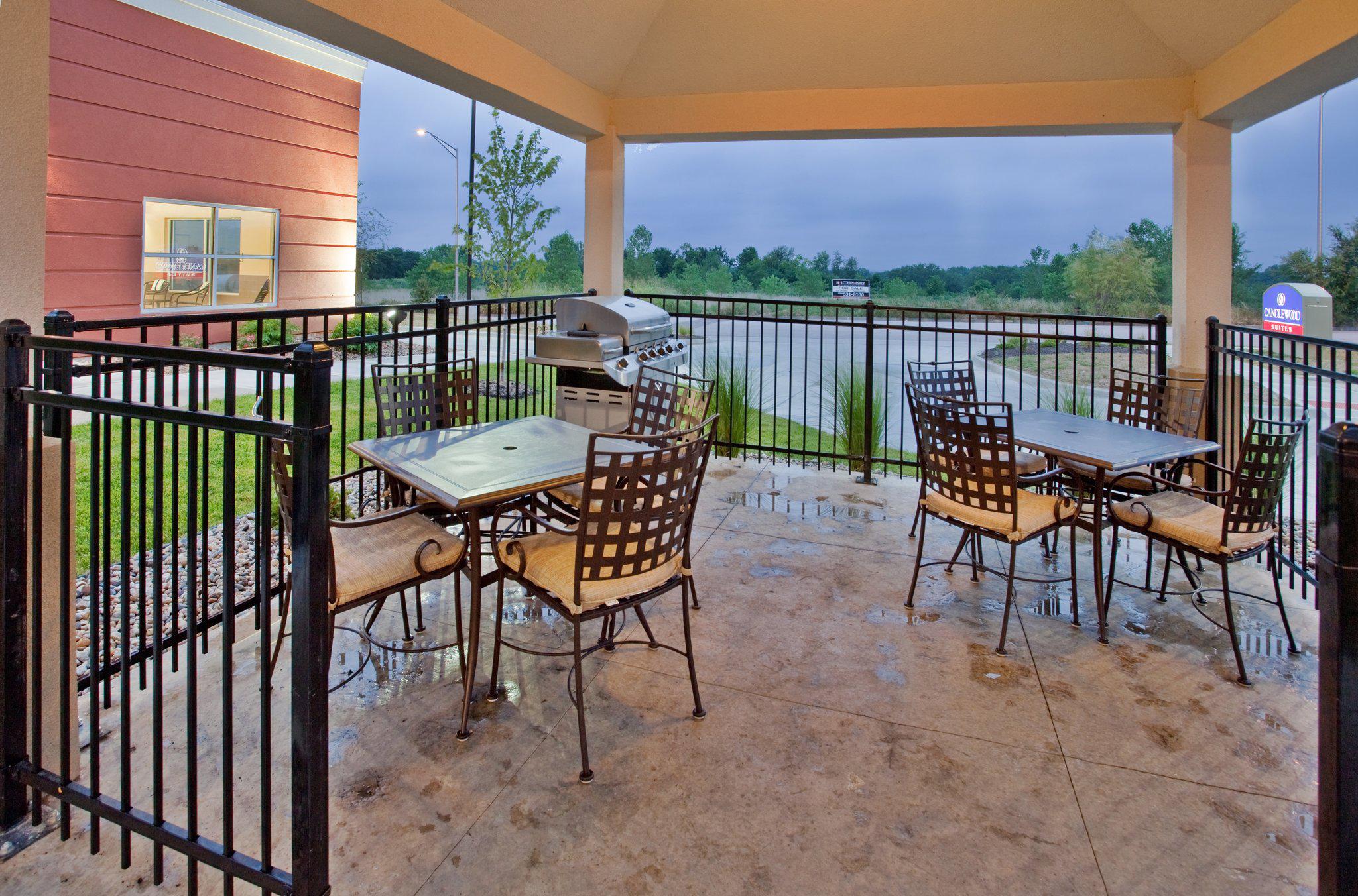 Фото Candlewood Suites Northeast Kansas City, an Ihg Hotel