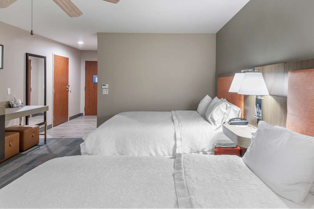 Фото Hampton Inn Brownwood