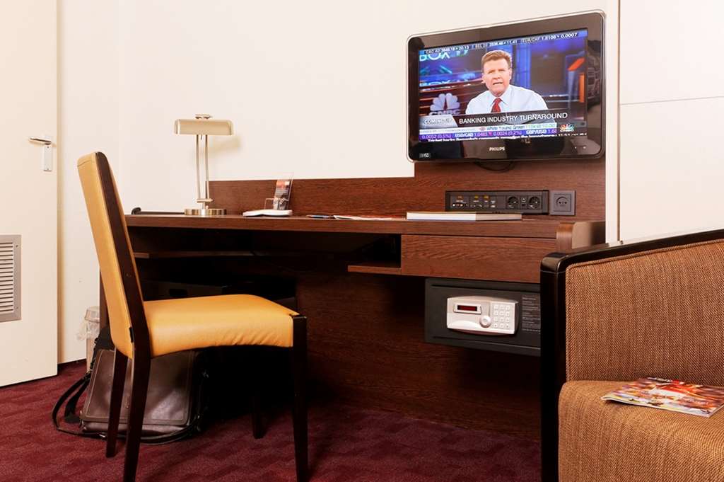 Фото Best Western Dam Square Inn