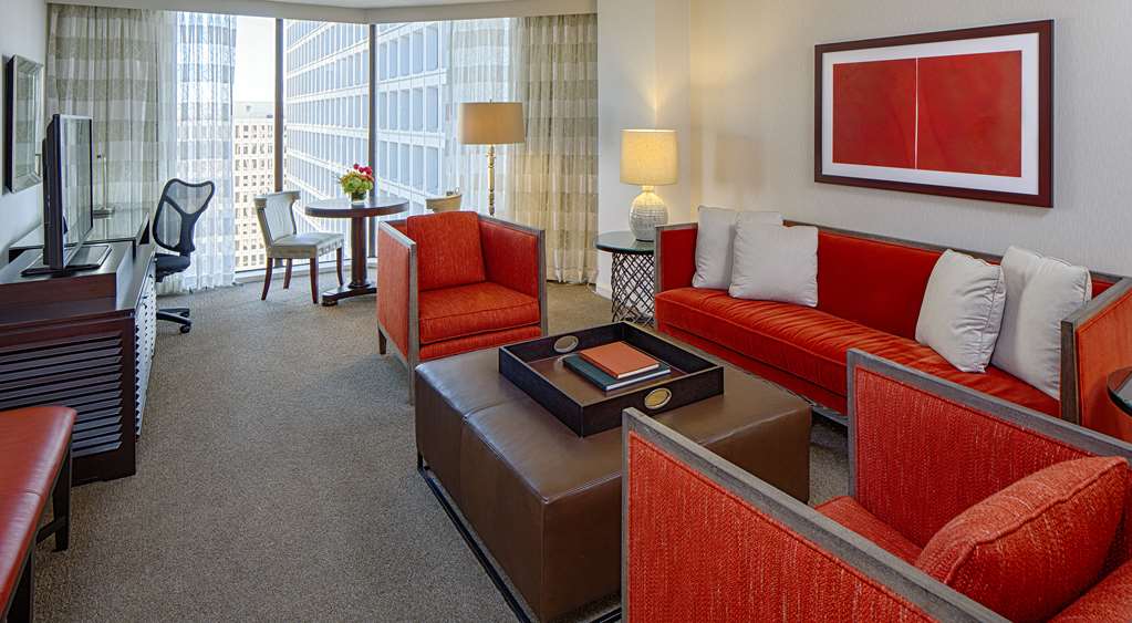 Фото DoubleTree by Hilton Hotel Houston - Greenway Plaza