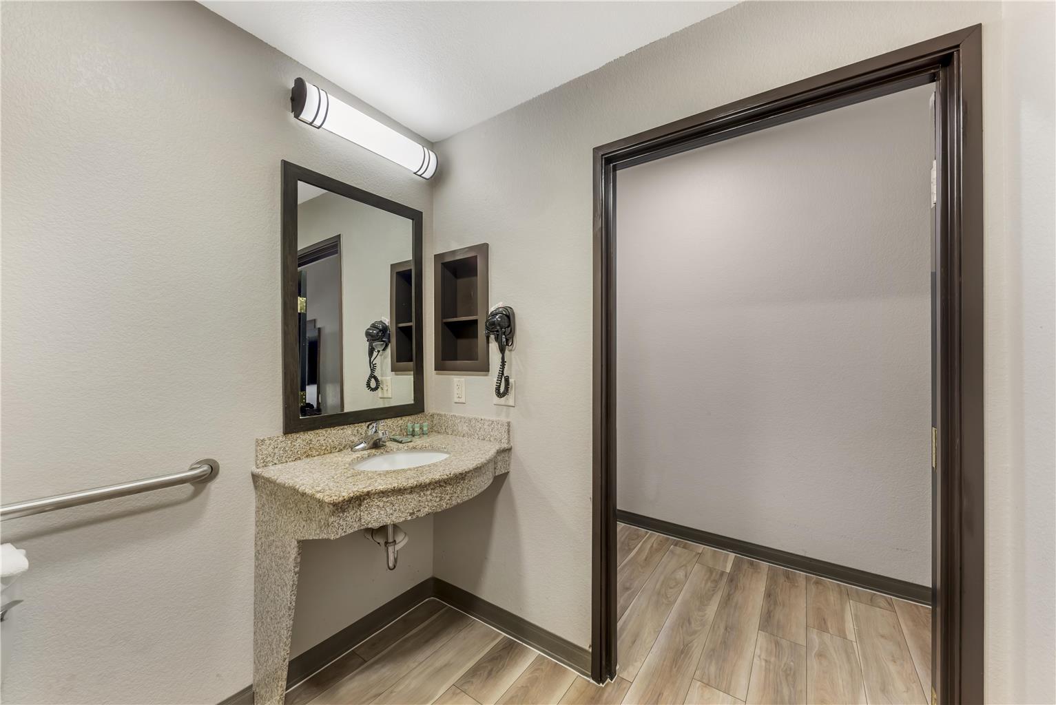 Фото SureStay Plus Hotel by Best Western San Antonio SeaWorld