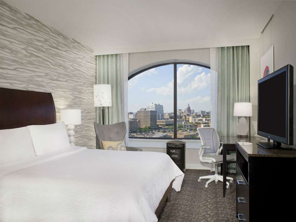Фото Hilton Garden Inn Austin Downtown